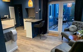 No 11, Fishguard, Ideal For Beach, Coastal Path And Town!